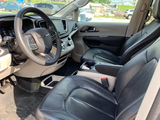 Used 2022 Bright White Clearcoat Chrysler Touring L image 11