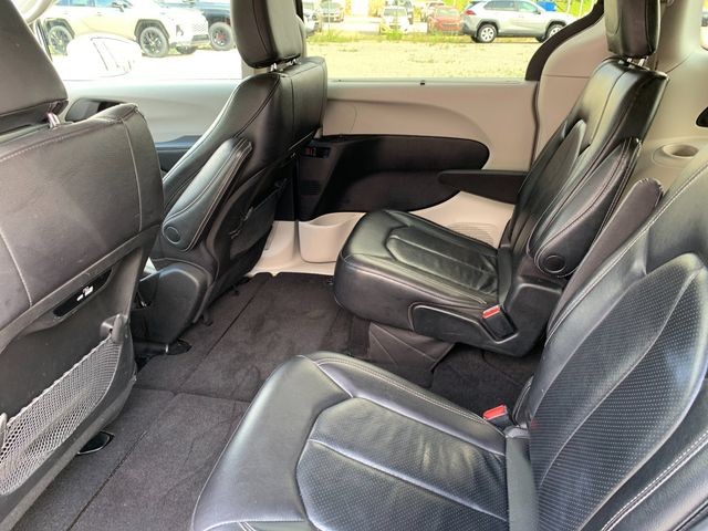 Used 2022 Bright White Clearcoat Chrysler Touring L image 14