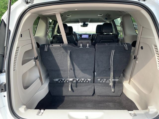 Used 2022 Bright White Clearcoat Chrysler Touring L image 19