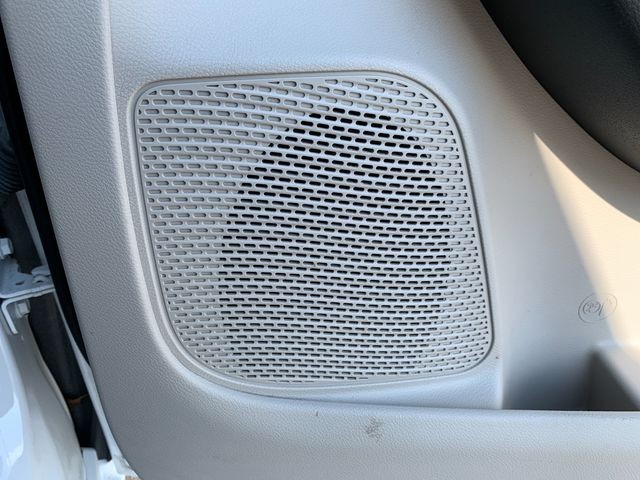 Used 2022 Bright White Clearcoat Chrysler Touring L image 22