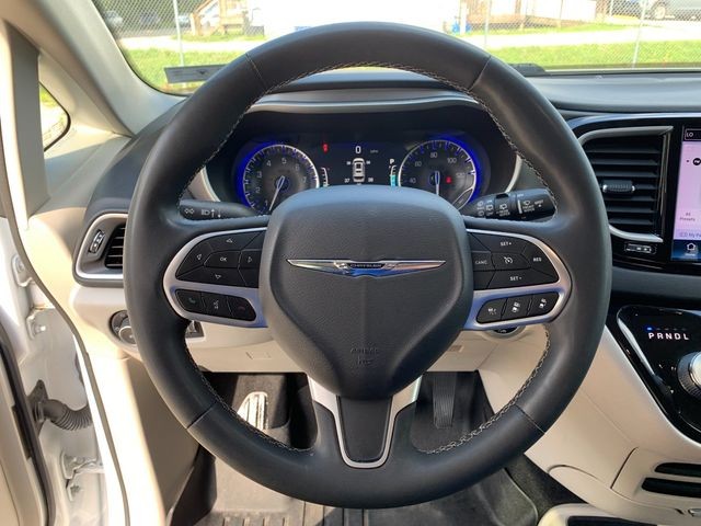 Used 2022 Bright White Clearcoat Chrysler Touring L image 29