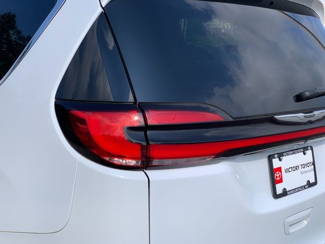 Used 2022 Bright White Clearcoat Chrysler Touring L image 36