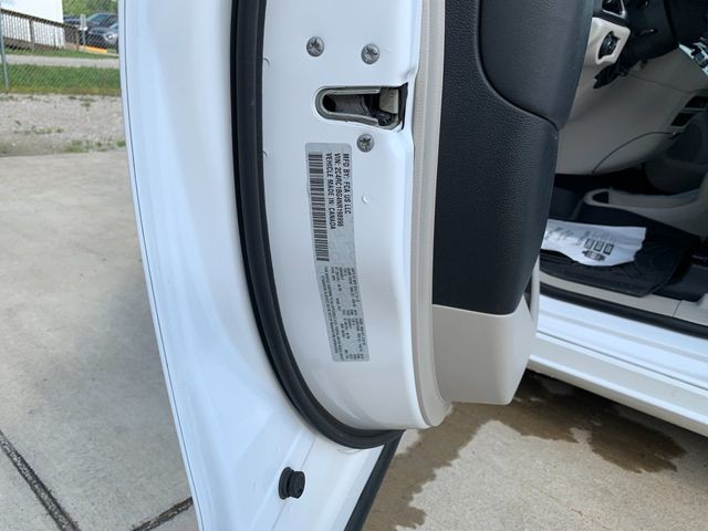 Used 2022 Bright White Clearcoat Chrysler Touring L image 37