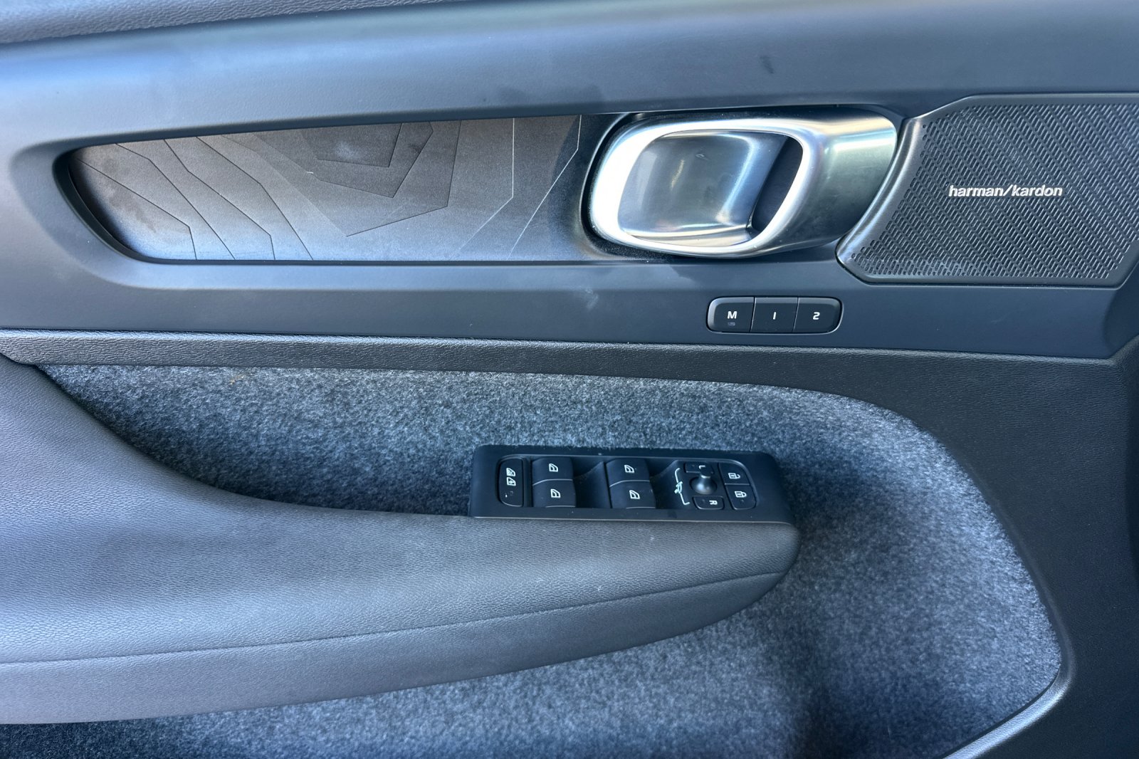 Used 2023 Silver Volvo Ultimate image 12