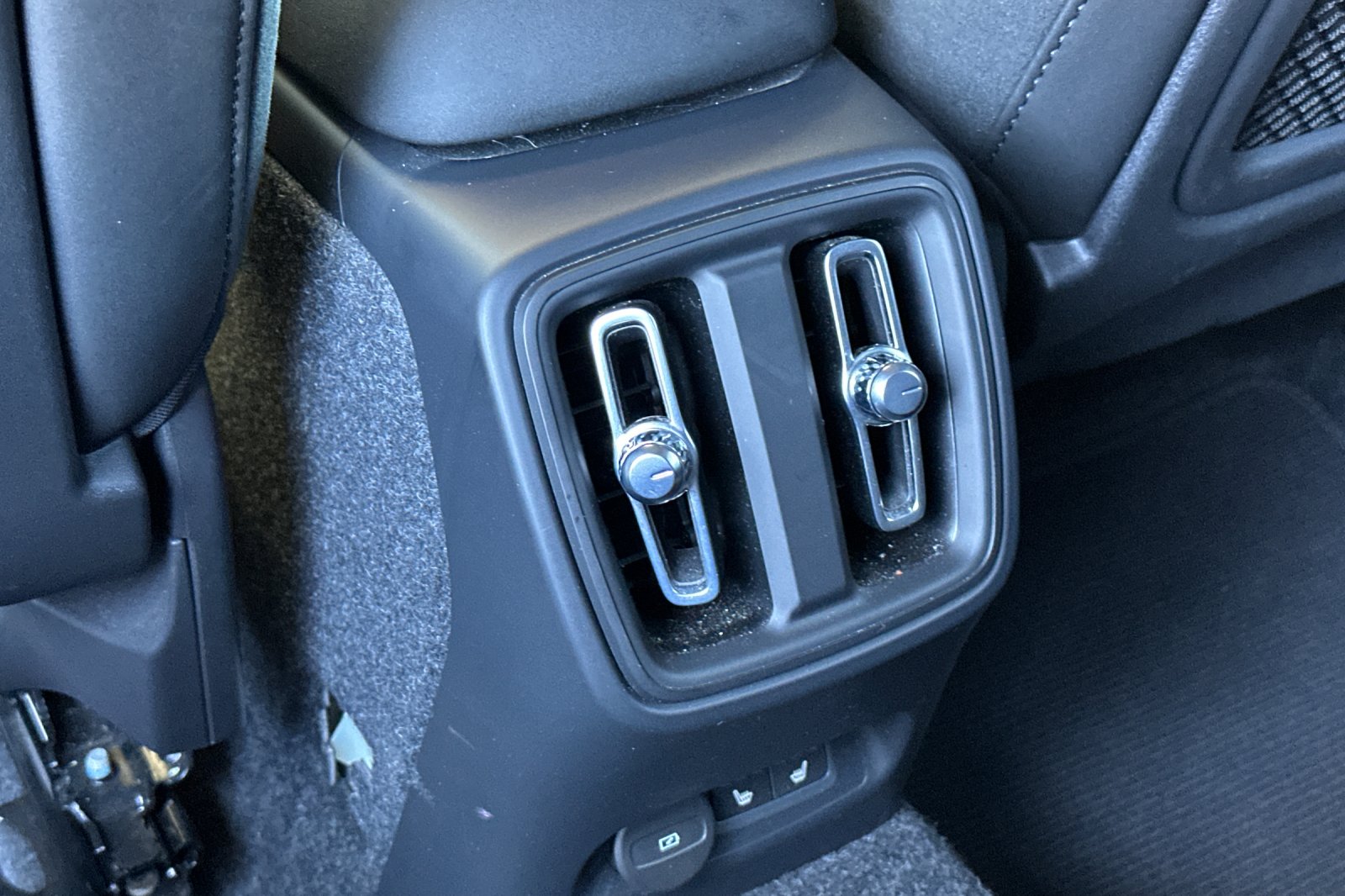 Used 2023 Silver Volvo Ultimate image 15
