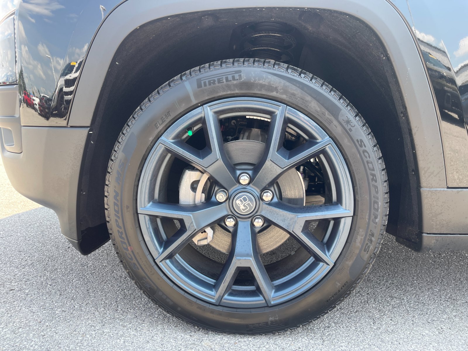 New 2026 Diamond Black Crystal Pearlcoat Jeep  image 30
