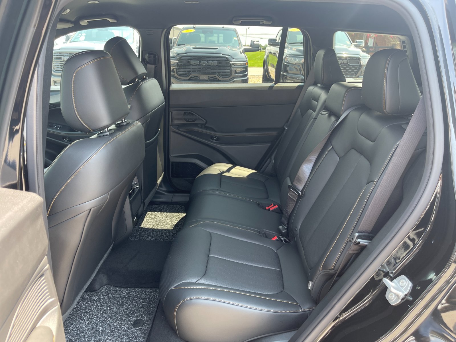 New 2026 Diamond Black Crystal Pearlcoat Jeep  image 13