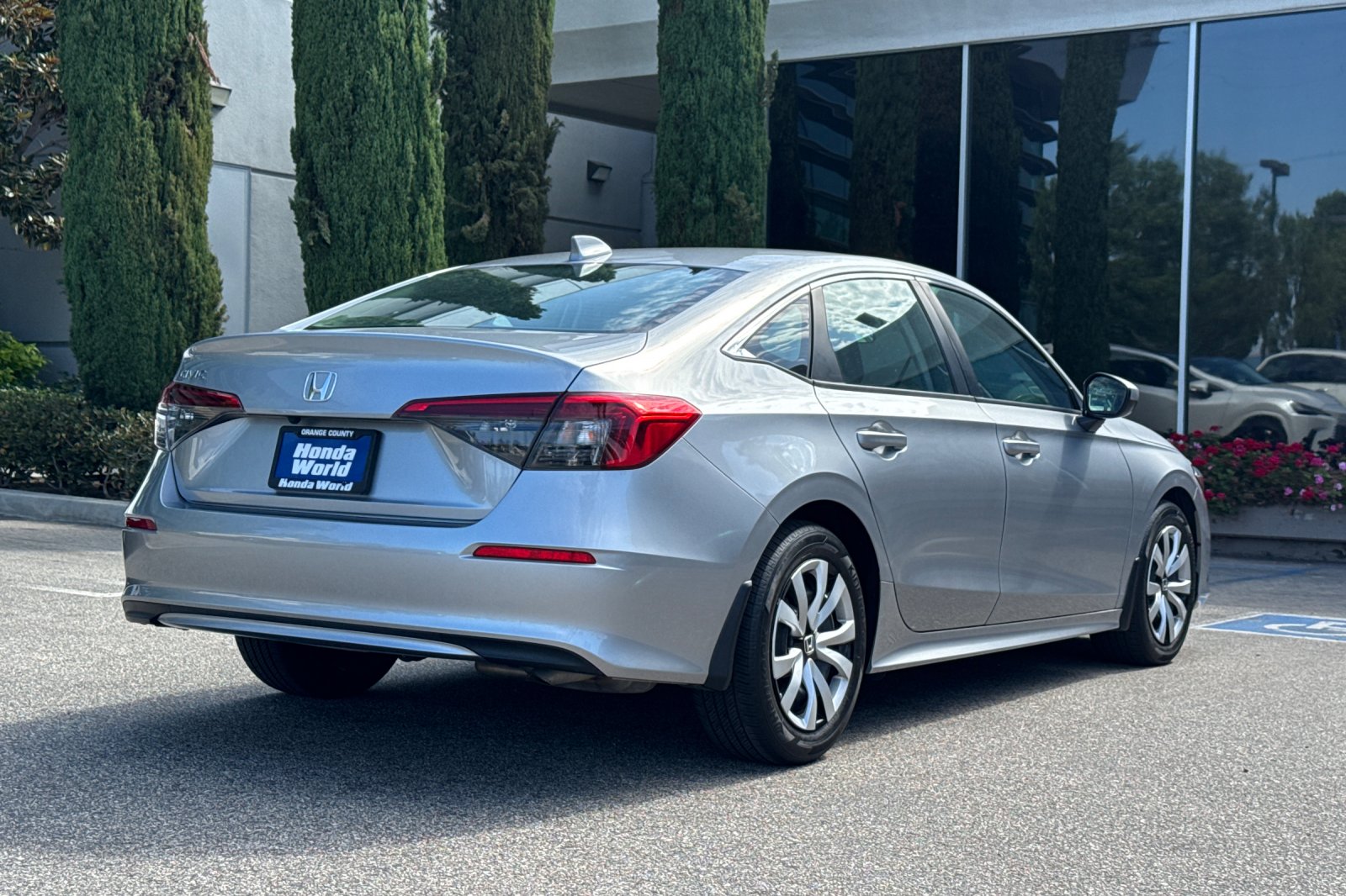 Certified Used 2024 Lunar Silver Metallic Honda LX image 5