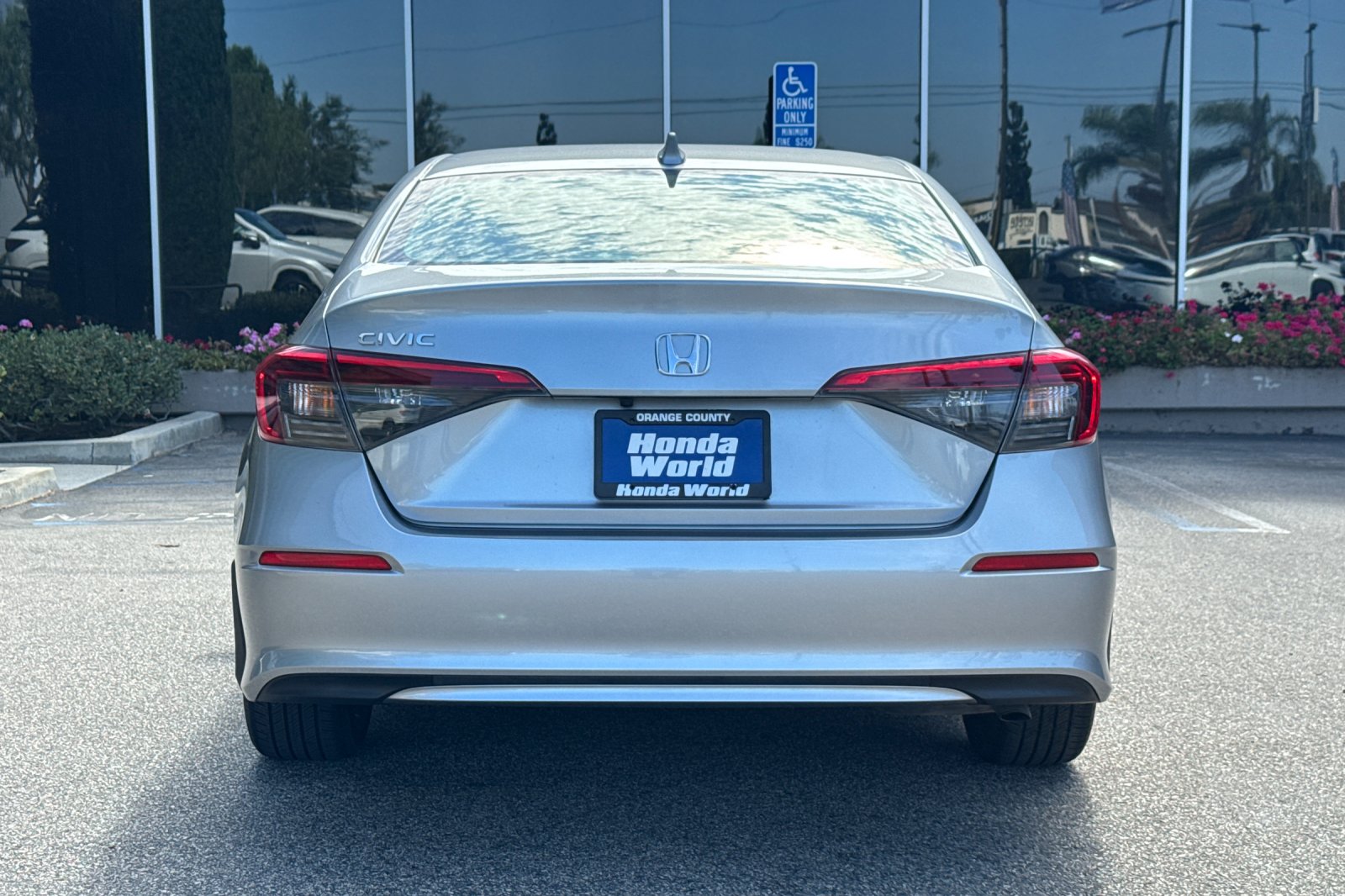 Certified Used 2024 Lunar Silver Metallic Honda LX image 6