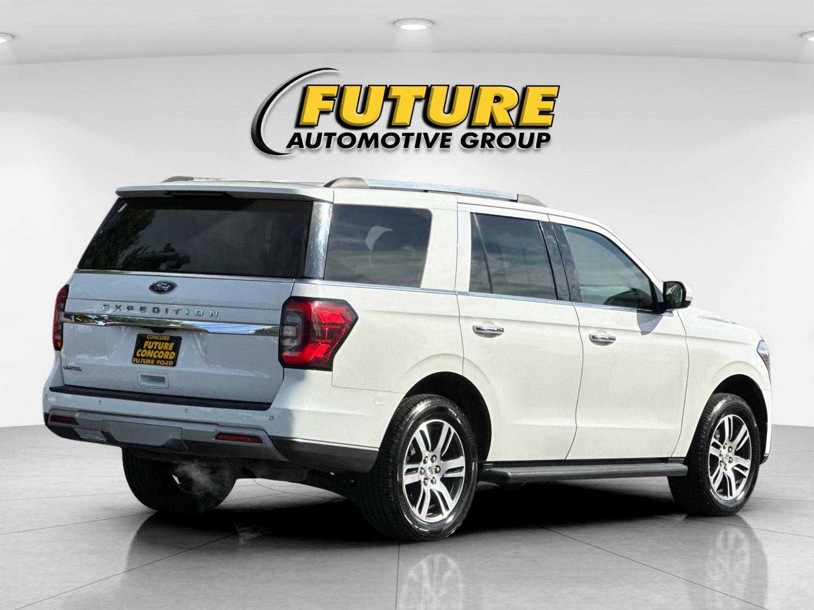Used 2024 White Ford Limited image 3