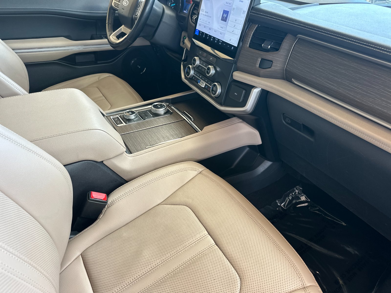 Used 2024 White Ford Limited image 16