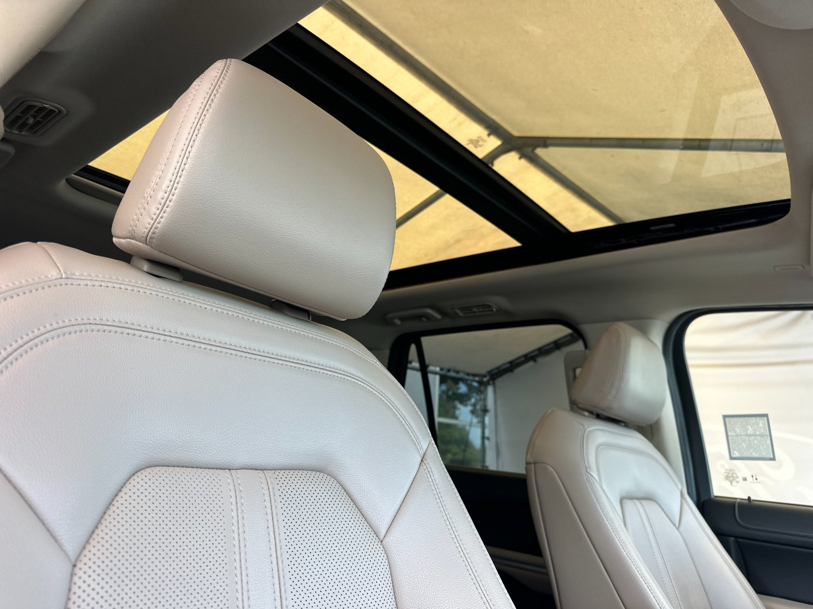 Used 2024 White Ford Limited image 17