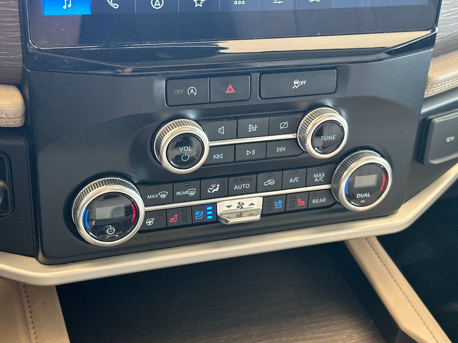 Used 2024 White Ford Limited image 21