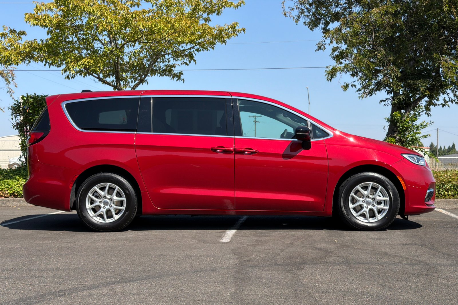 Used 2025 Red Chrysler Select image 3
