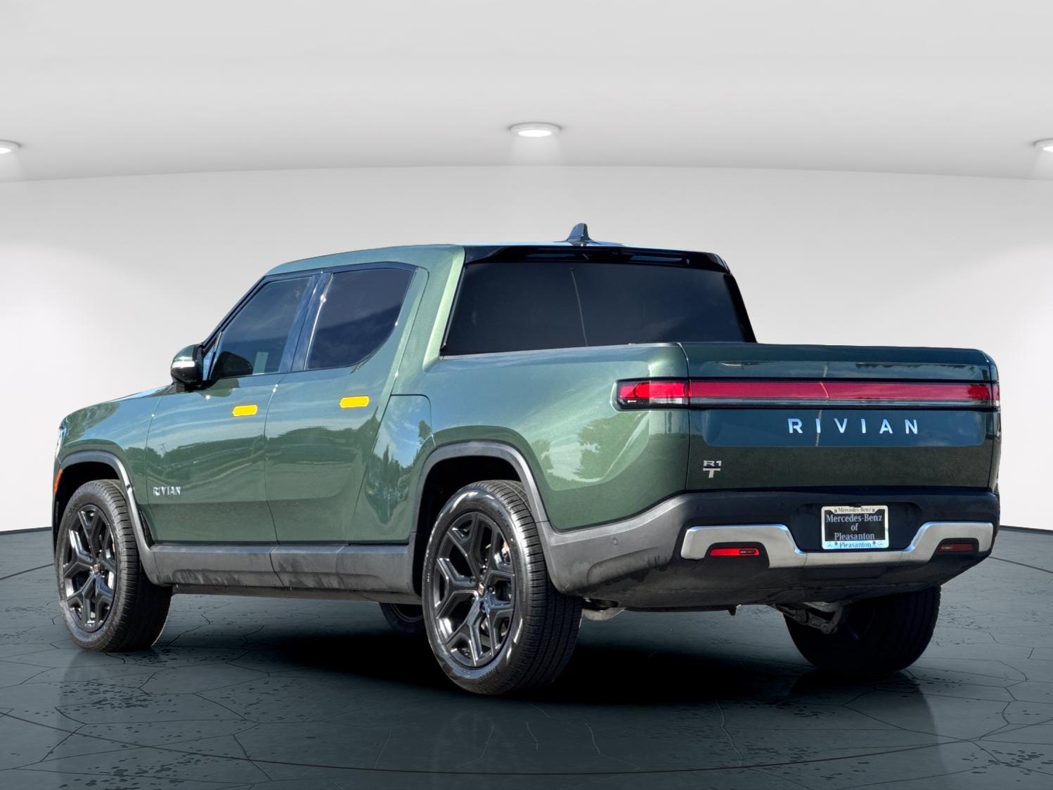 Used 2023 Forest Green Rivian Adventure Dual Motor Large Pack 4D Crew Cab image 4