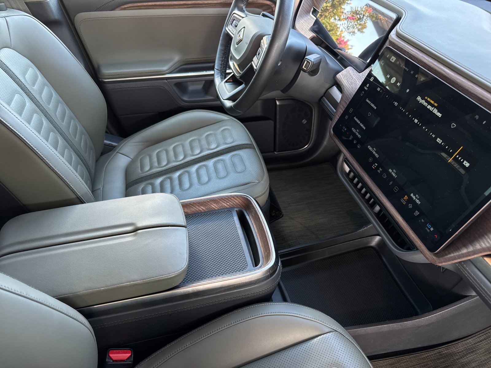 Used 2023 Forest Green Rivian Adventure Dual Motor Large Pack 4D Crew Cab image 17