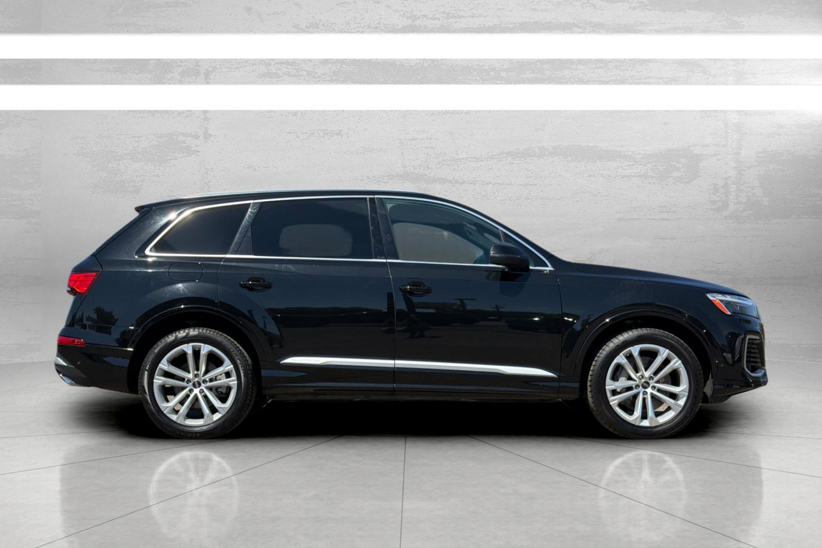 Used 2025 Mythos Black Metallic Audi Premium Plus quattro image 4