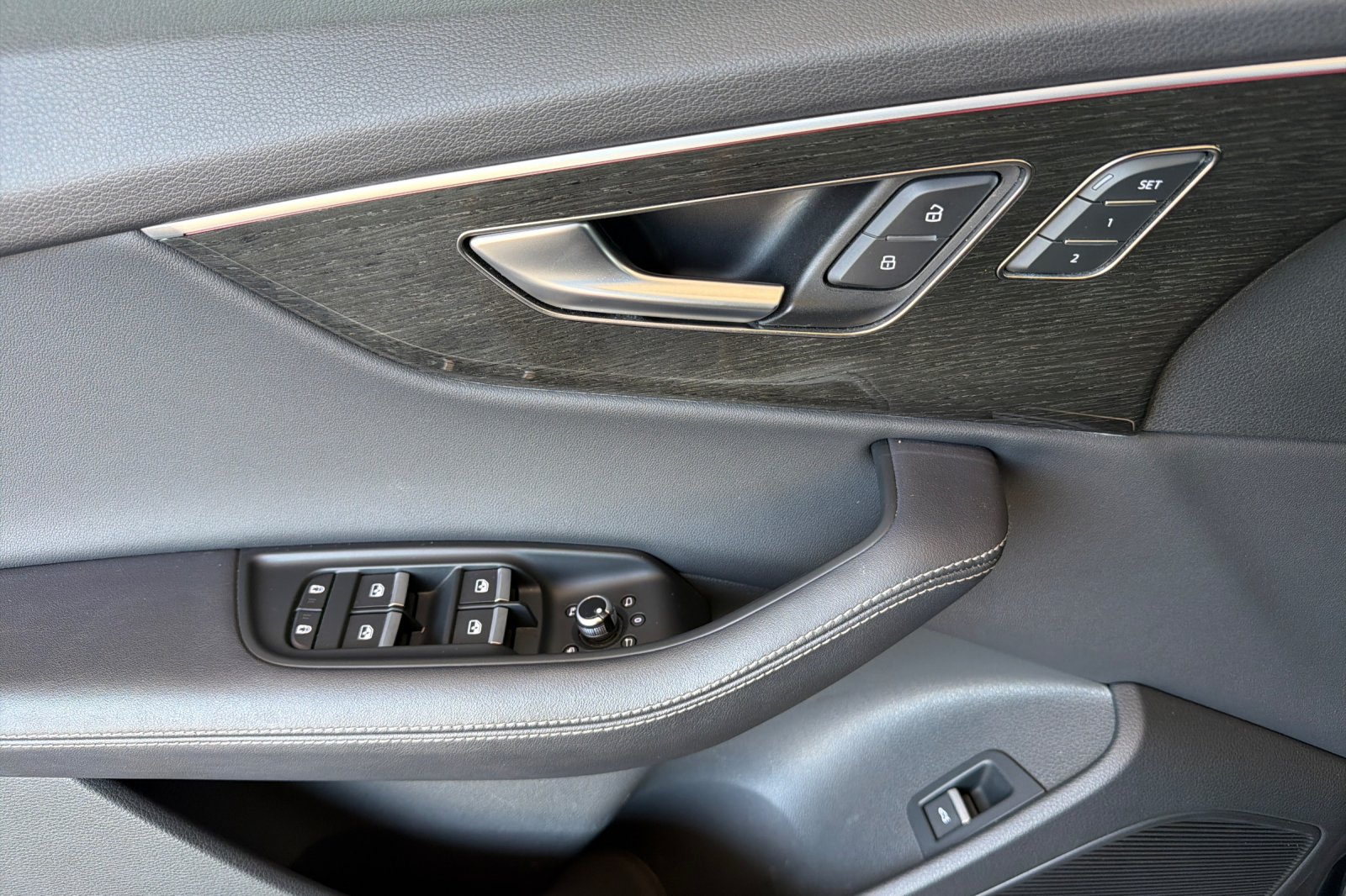 Used 2025 Mythos Black Metallic Audi Premium Plus quattro image 9