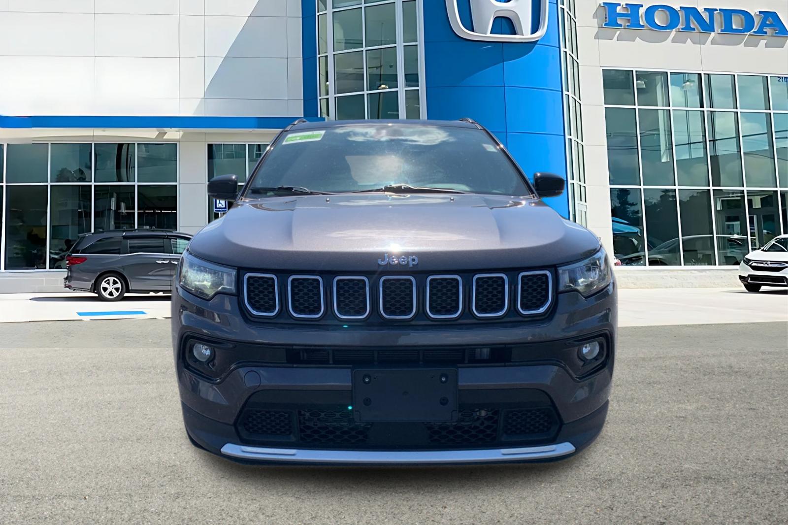 Used 2024 Diamond Black Crystal Pearlcoat Jeep Limited image 8