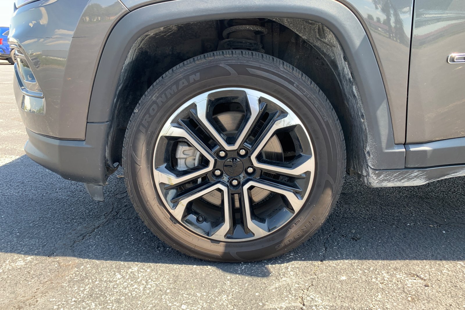 Used 2024 Diamond Black Crystal Pearlcoat Jeep Limited image 9