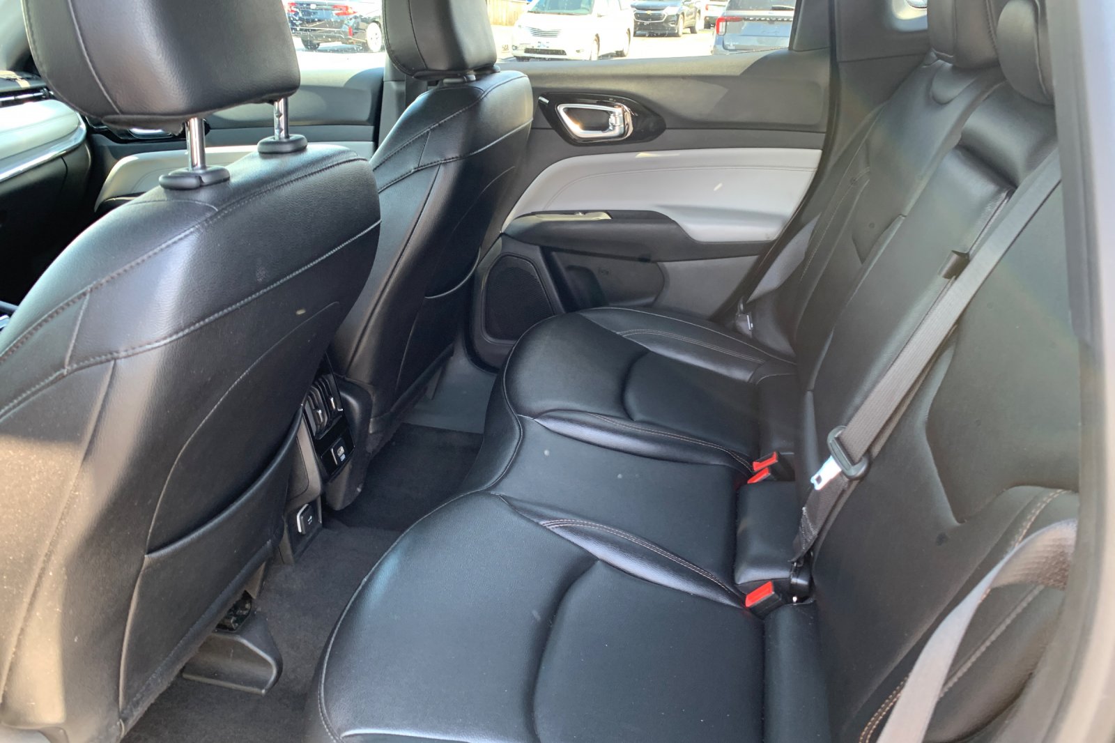 Used 2024 Diamond Black Crystal Pearlcoat Jeep Limited image 15