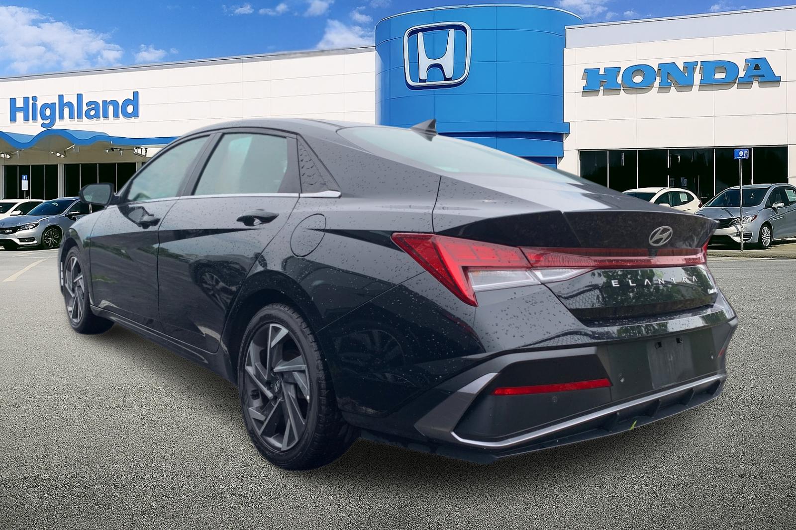Used 2024 Black Hyundai Limited image 2