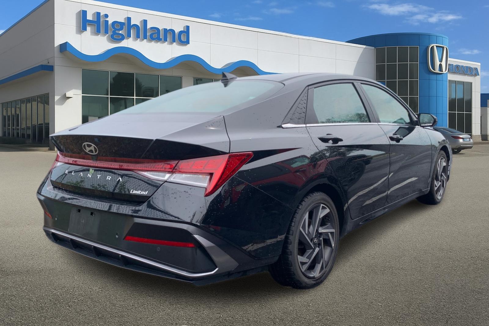 Used 2024 Black Hyundai Limited image 3