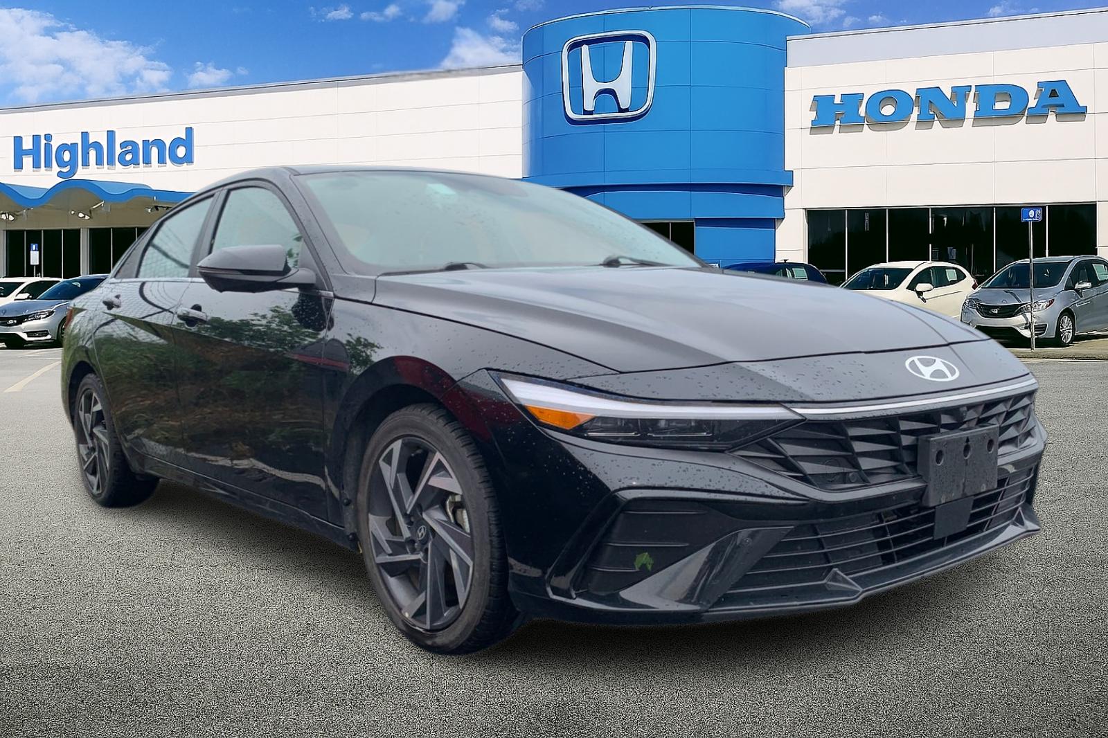 Used 2024 Black Hyundai Limited image 4