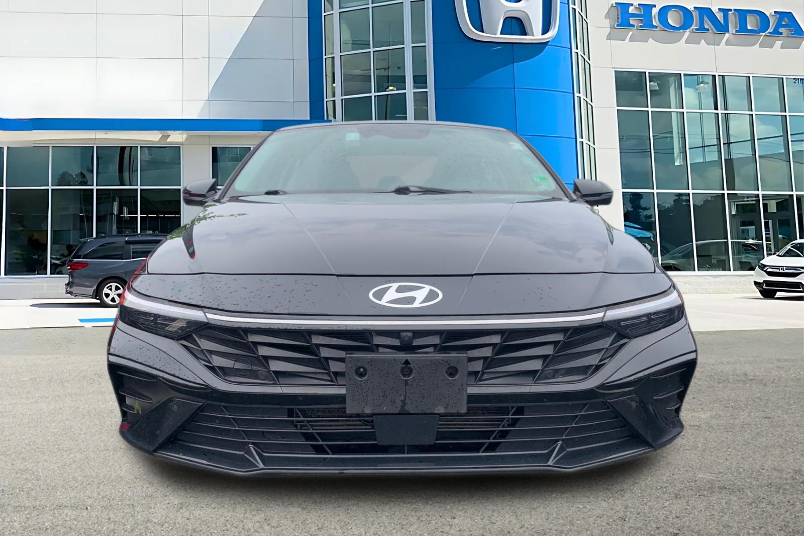 Used 2024 Black Hyundai Limited image 5
