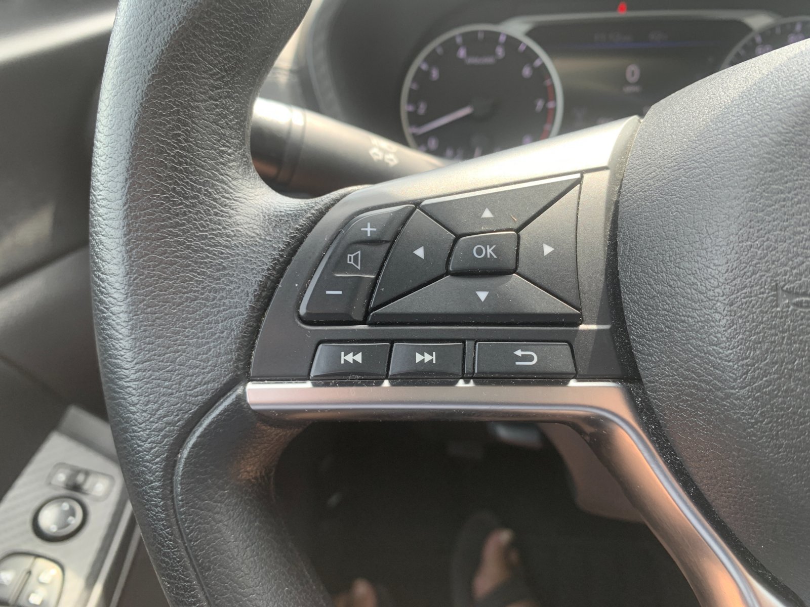 Used 2025 Black Nissan SV image 28