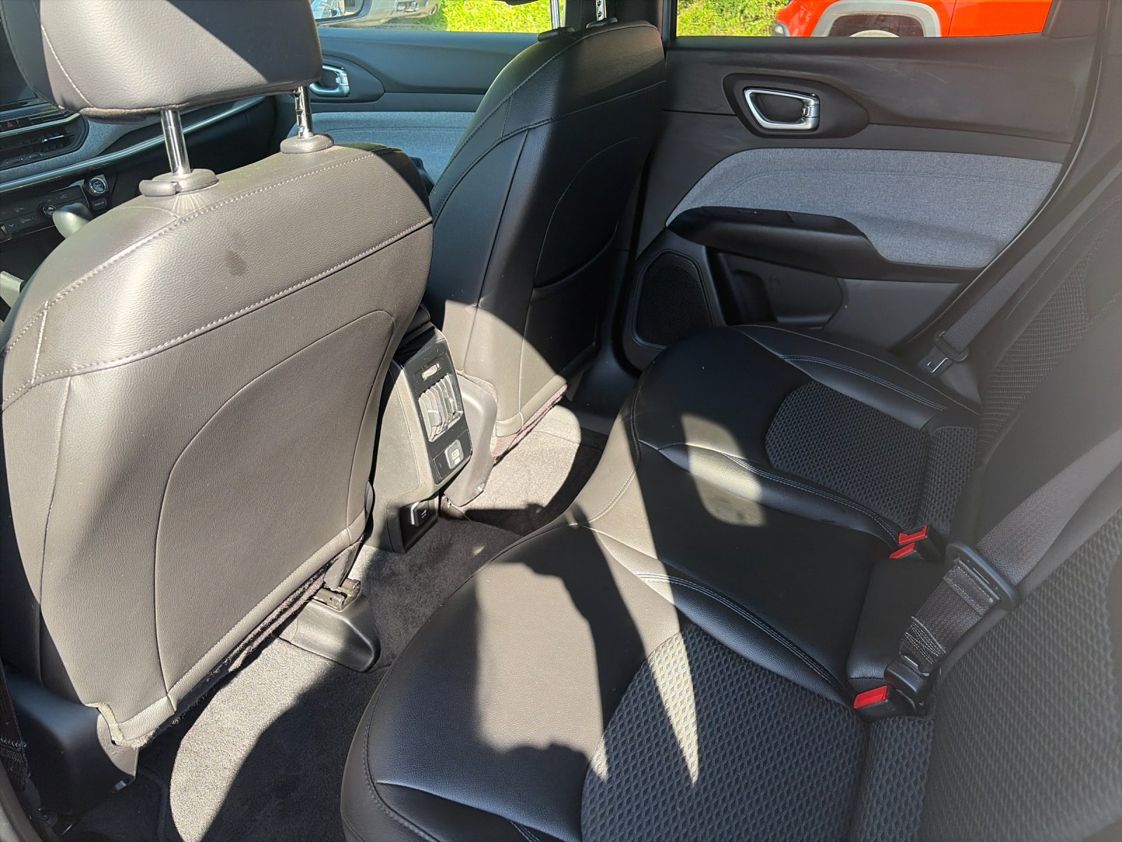 Used 2025 Silver Jeep Latitude image 14