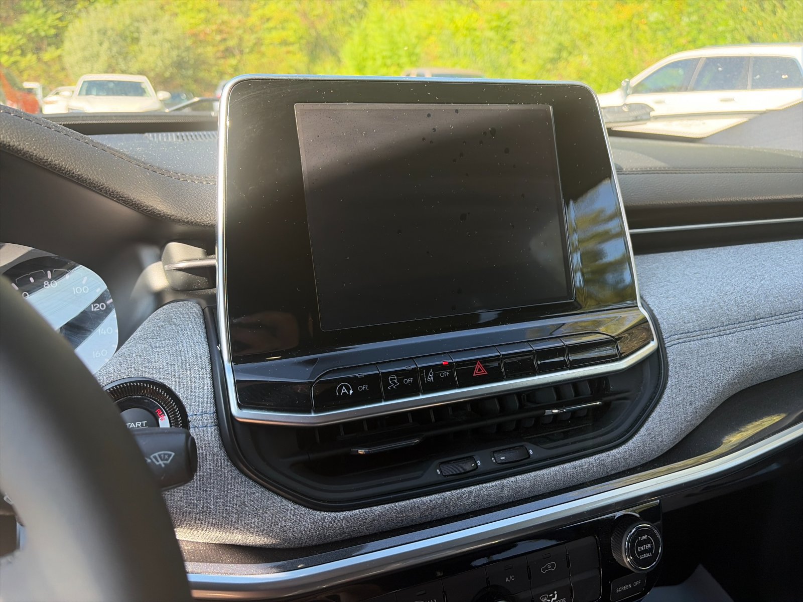 Used 2025 Silver Jeep Latitude image 23