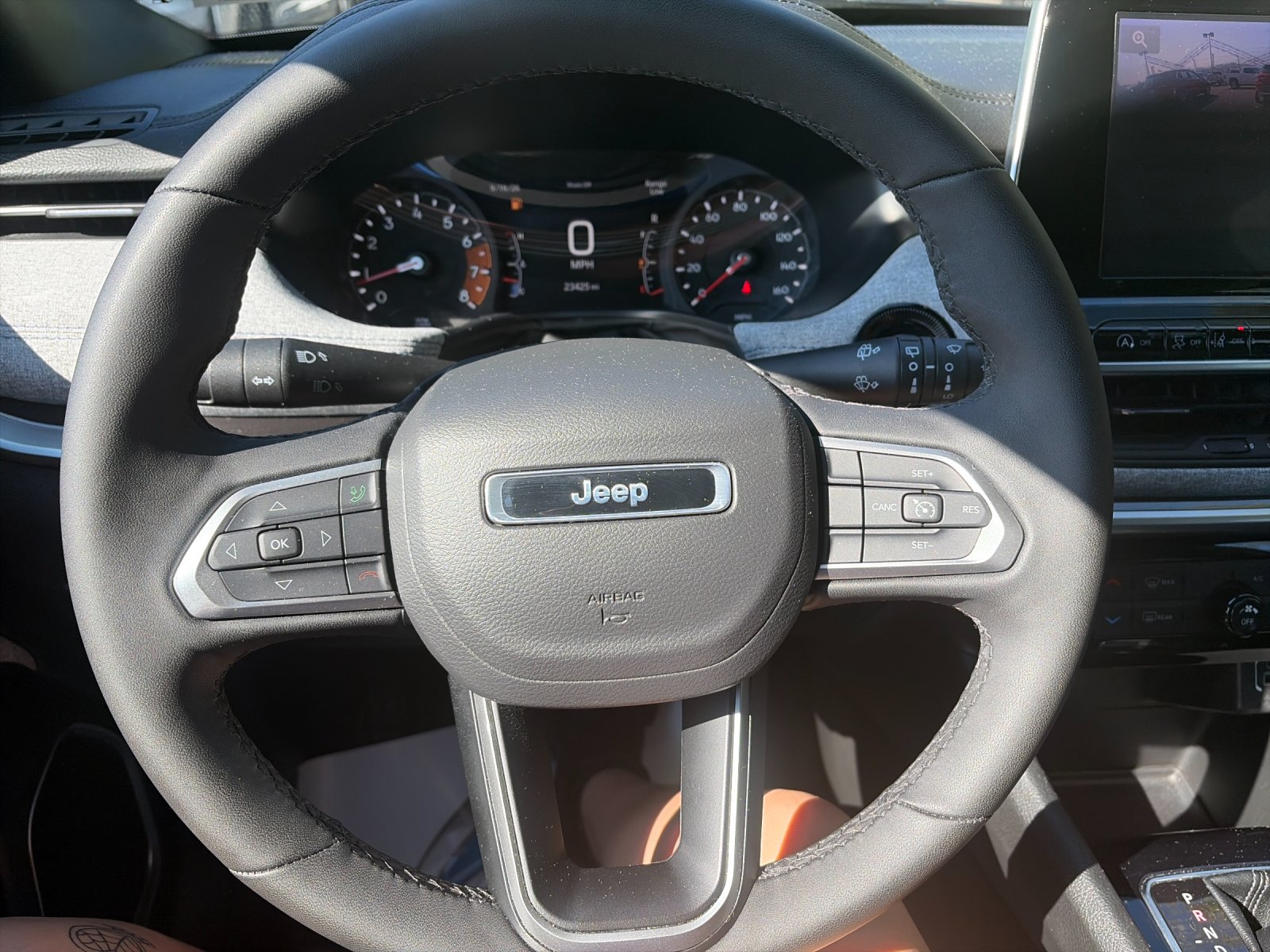 Used 2025 Silver Jeep Latitude image 28