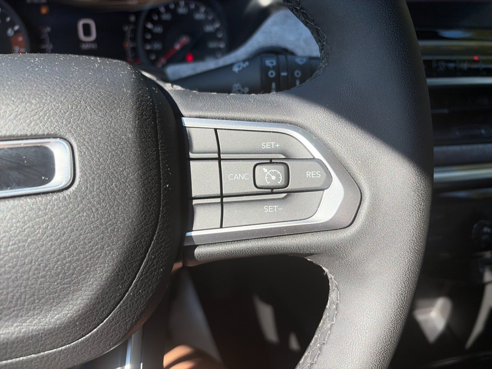 Used 2025 Silver Jeep Latitude image 30