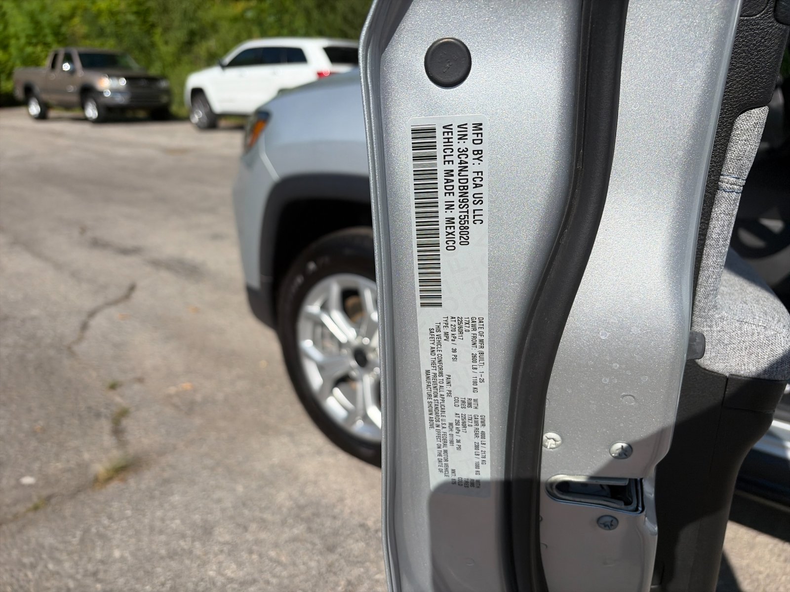 Used 2025 Silver Jeep Latitude image 34