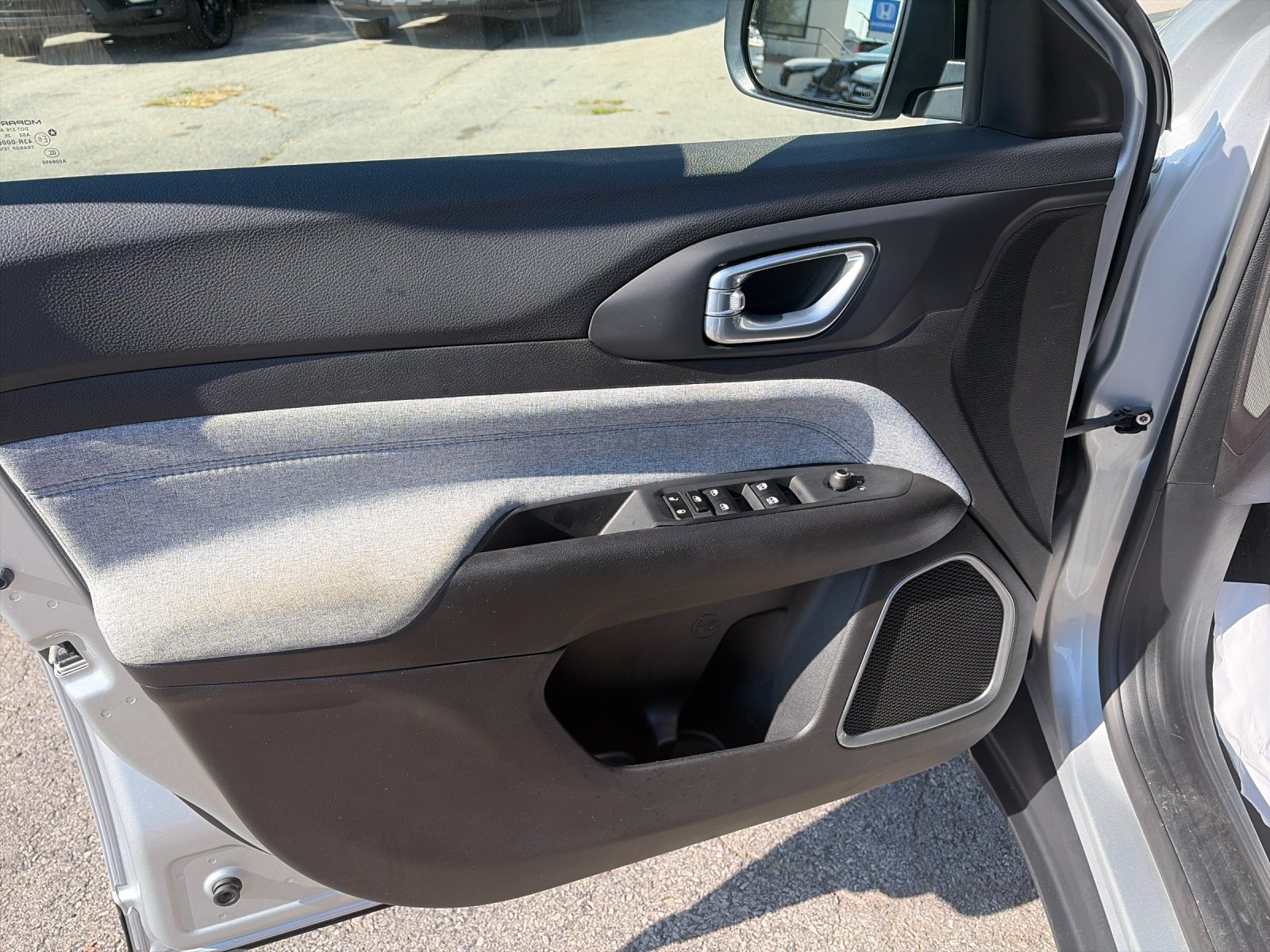 Used 2025 Silver Jeep Latitude image 12
