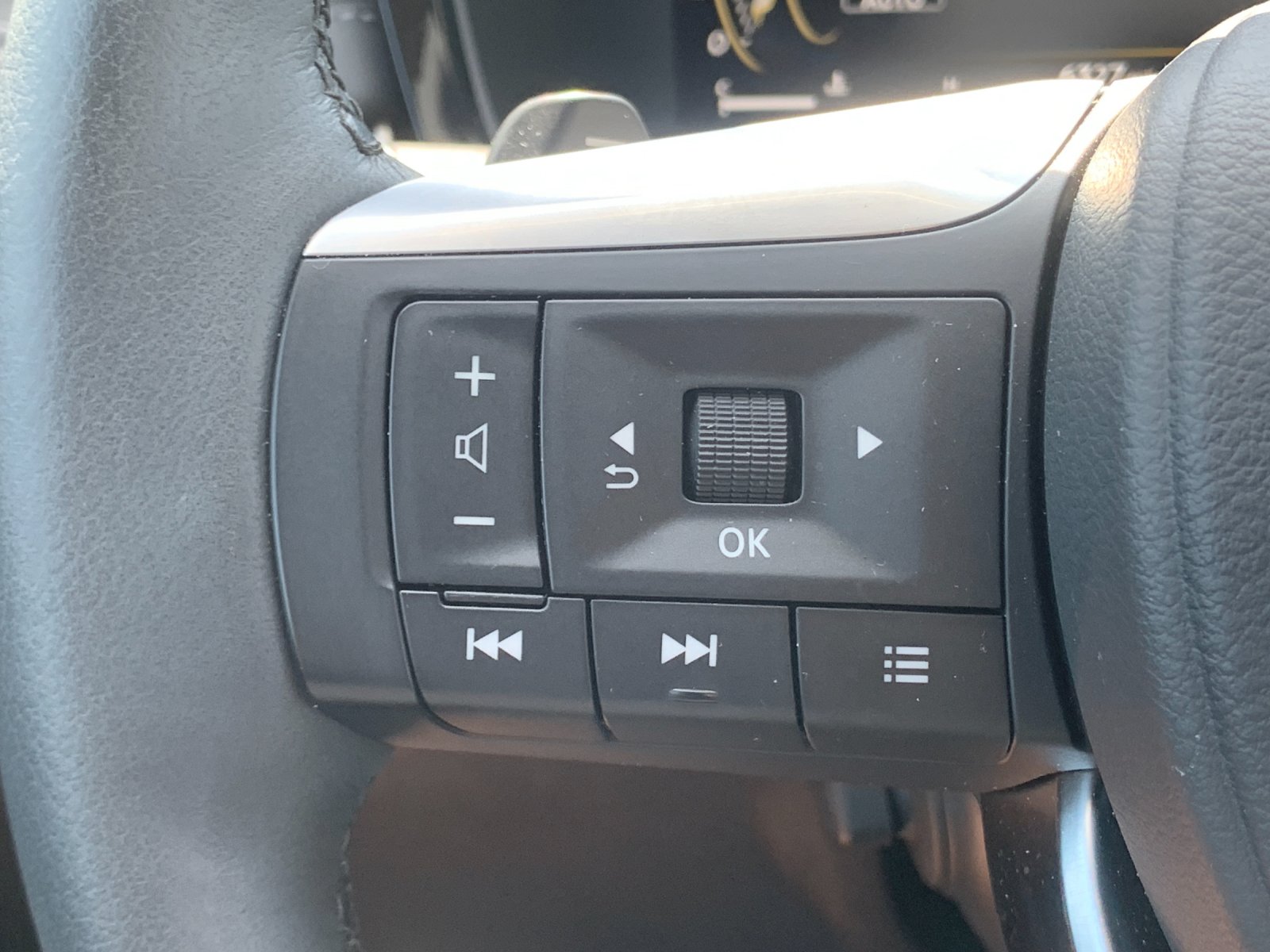 Used 2026 Gray INFINITI LUXE image 30