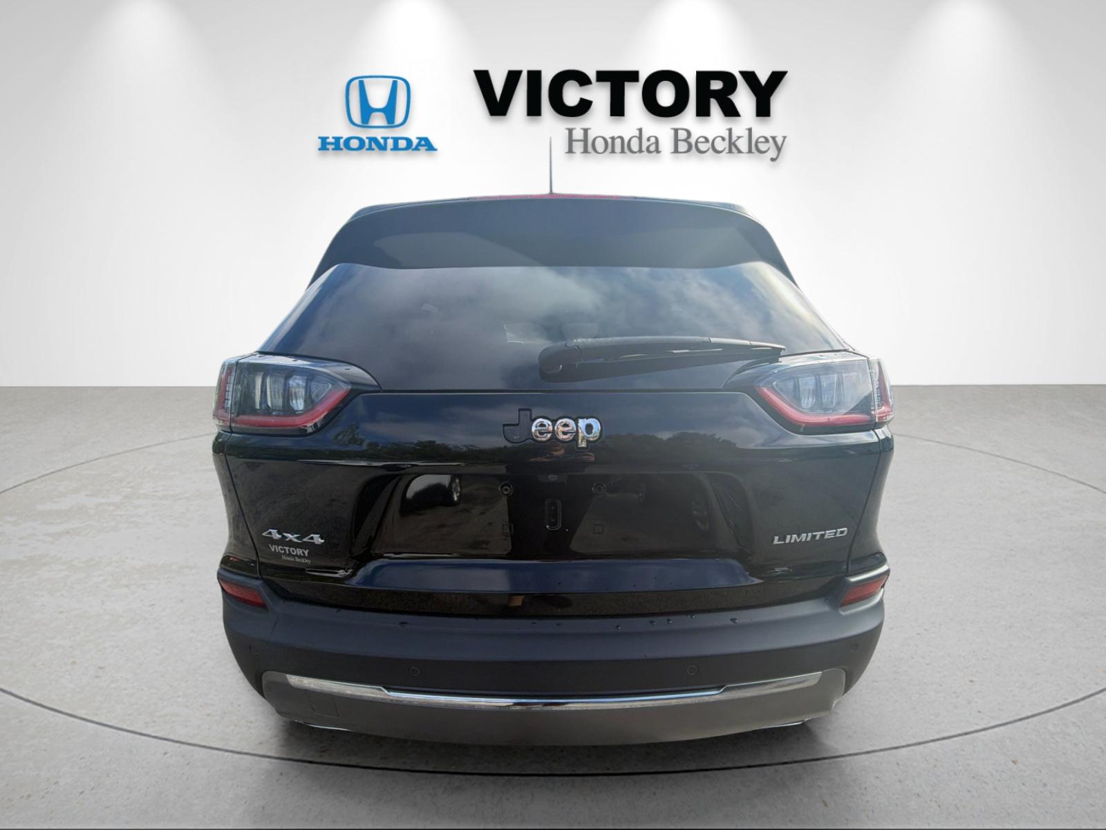 Used 2019 Diamond Black Jeep Limited image 4