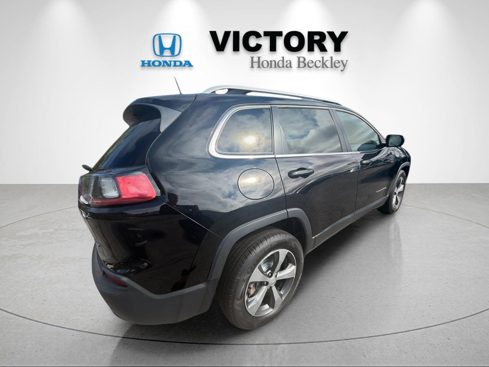 Used 2019 Diamond Black Jeep Limited image 5