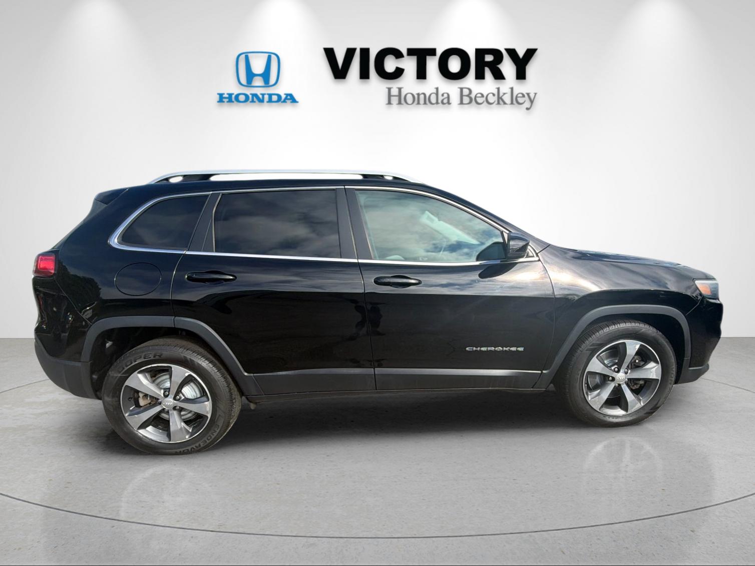 Used 2019 Diamond Black Jeep Limited image 6