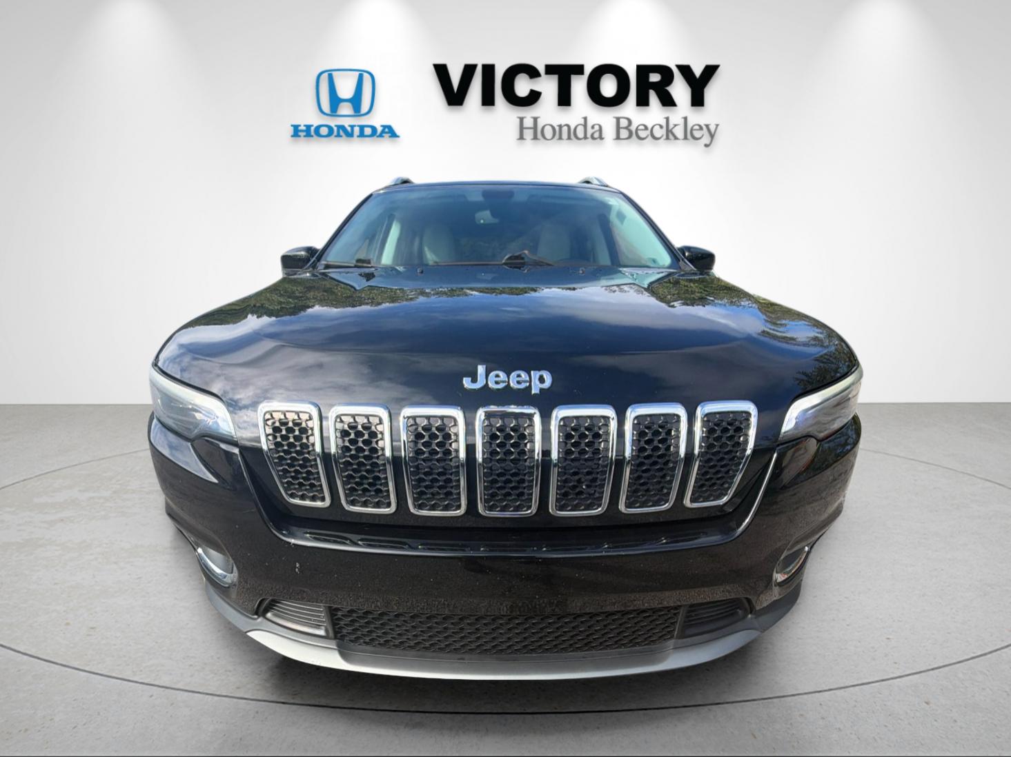 Used 2019 Diamond Black Jeep Limited image 8