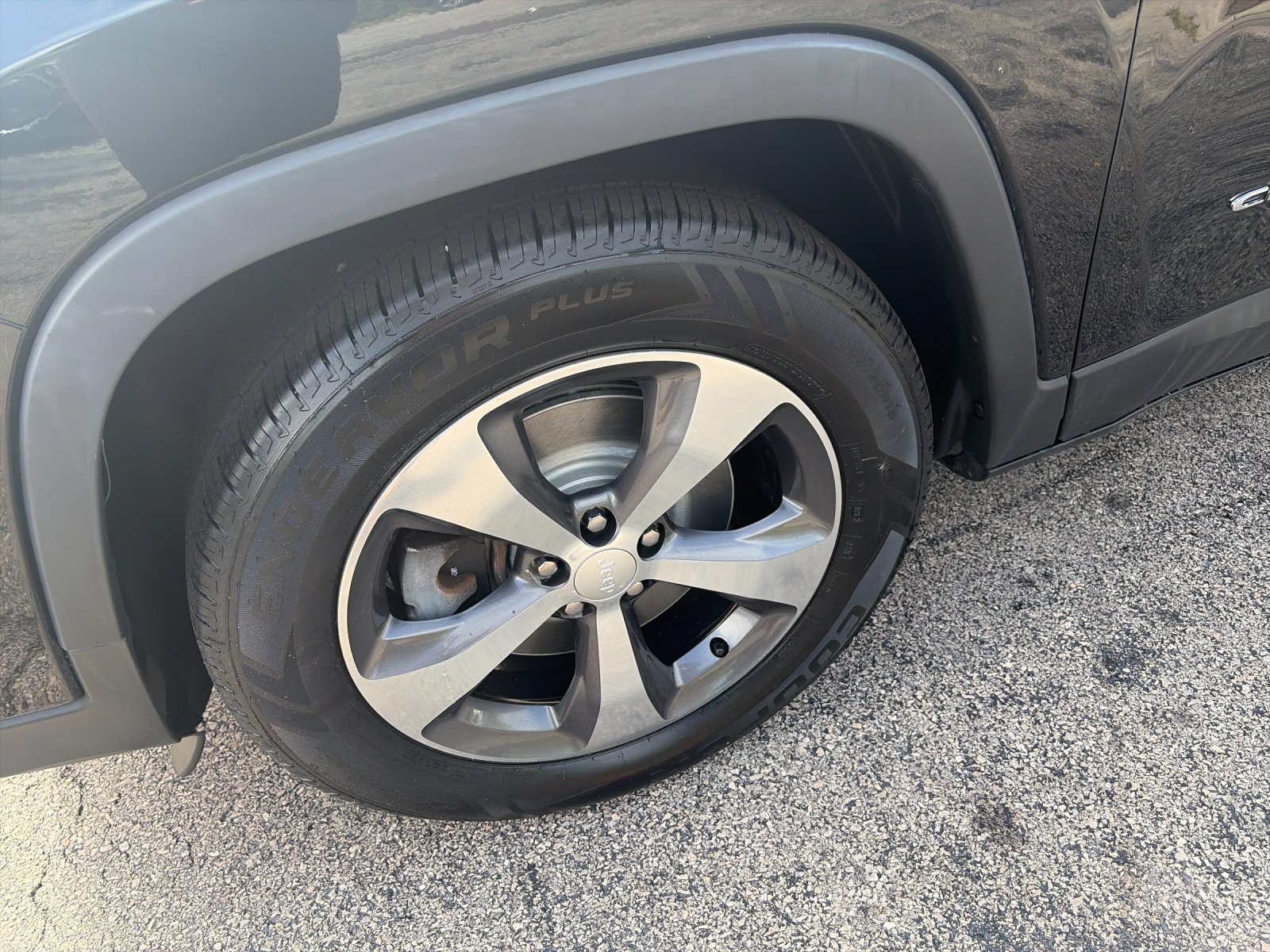 Used 2019 Diamond Black Jeep Limited image 9