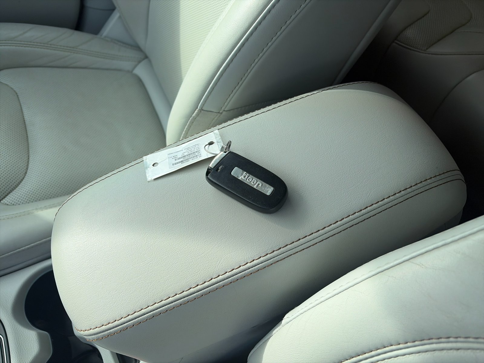 Used 2019 Diamond Black Jeep Limited image 10