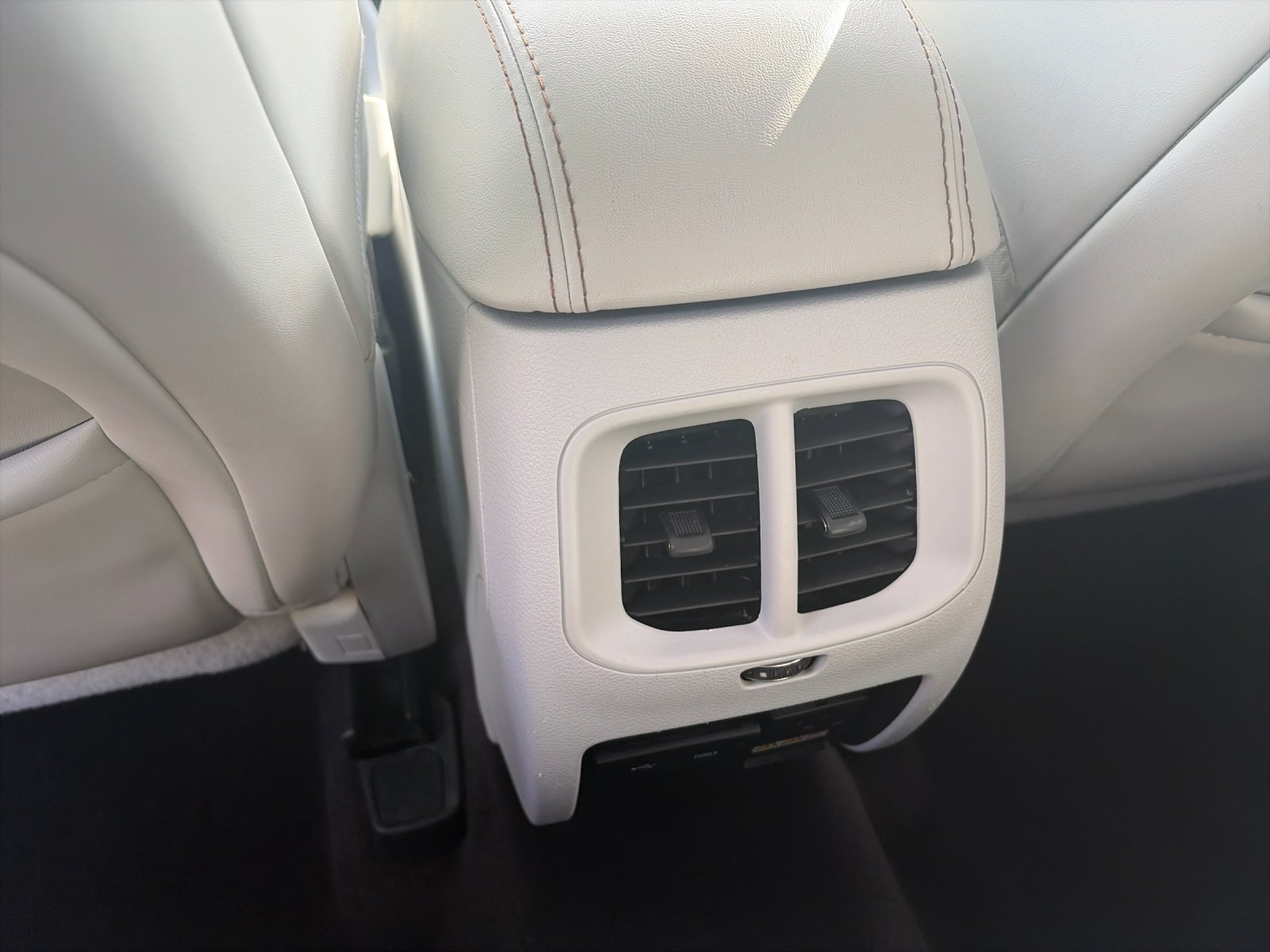 Used 2019 Diamond Black Jeep Limited image 15