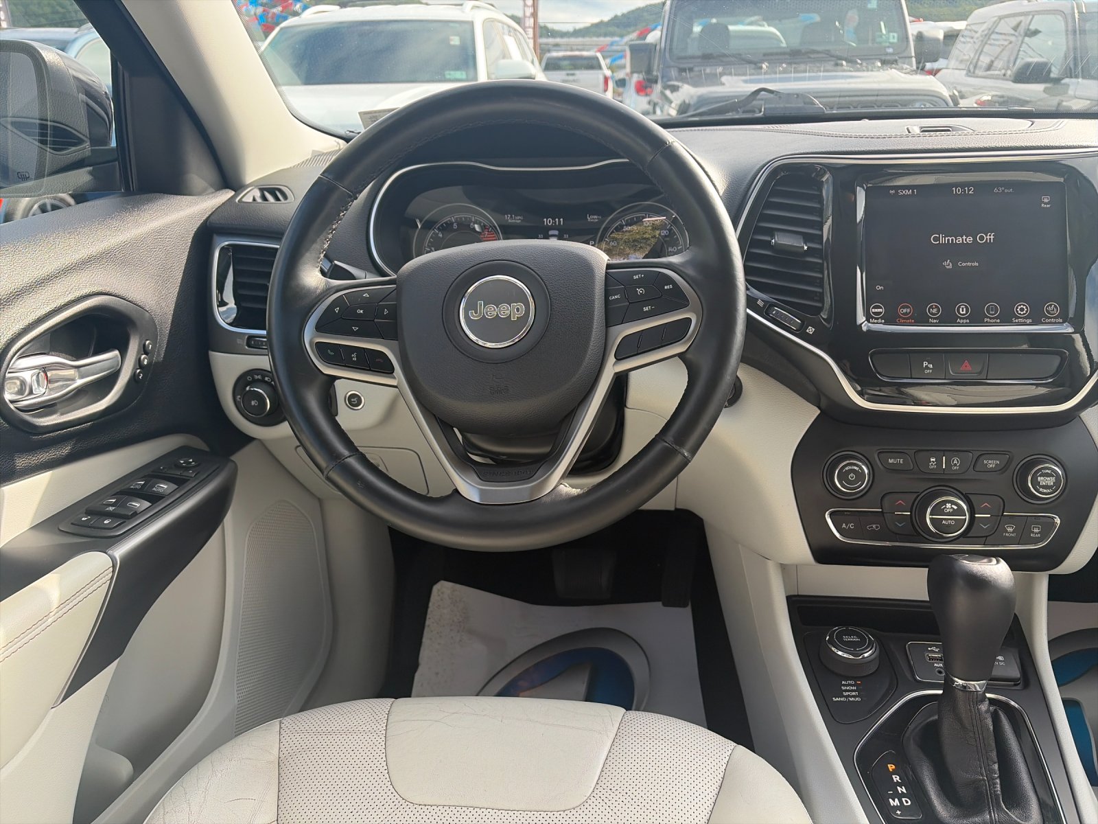 Used 2019 Diamond Black Jeep Limited image 17