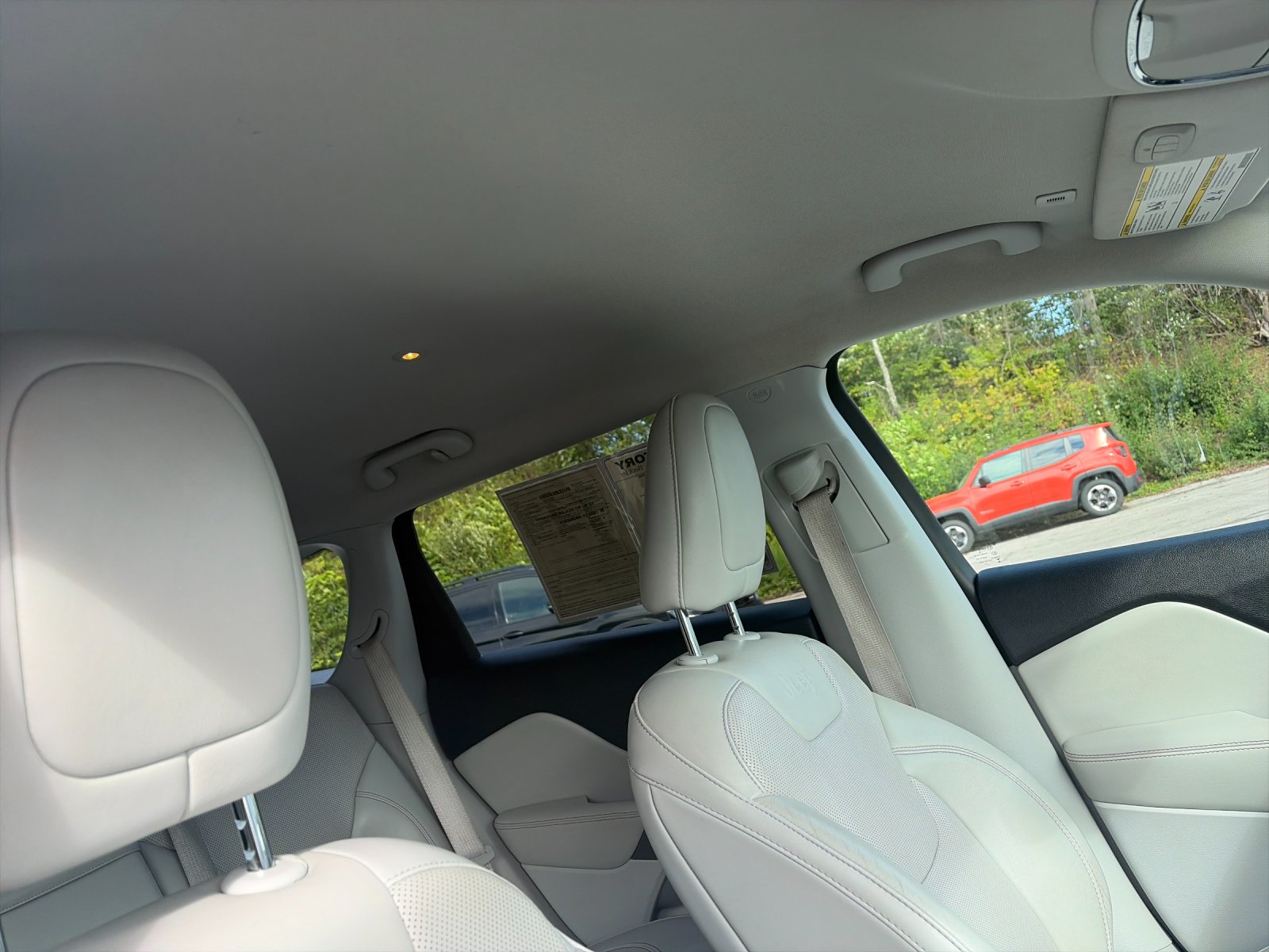 Used 2019 Diamond Black Jeep Limited image 19