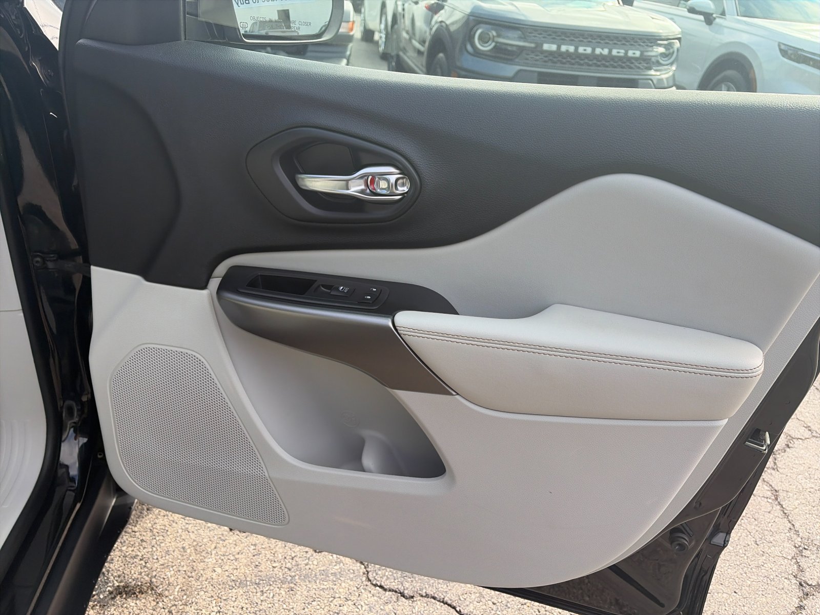 Used 2019 Diamond Black Jeep Limited image 20