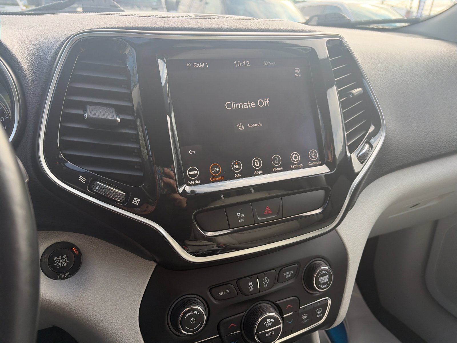 Used 2019 Diamond Black Jeep Limited image 22