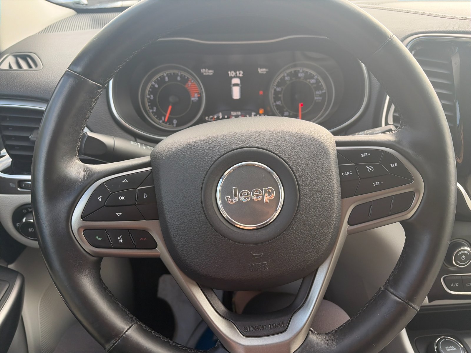 Used 2019 Diamond Black Jeep Limited image 27
