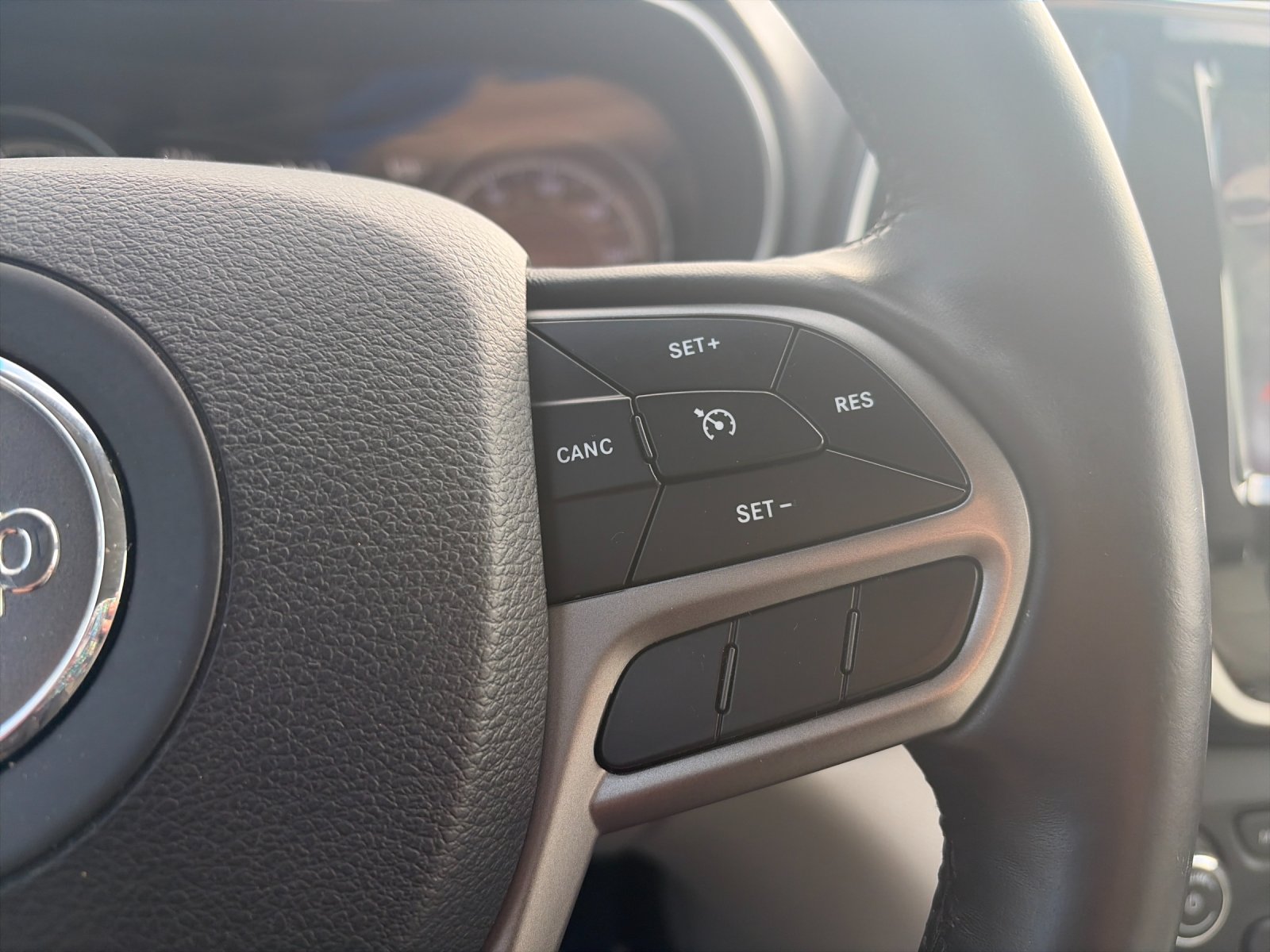 Used 2019 Diamond Black Jeep Limited image 29